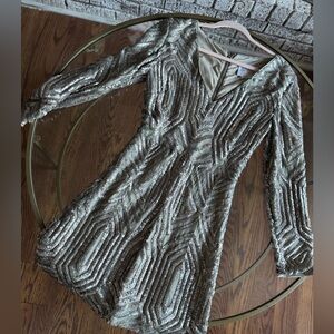 Saylor Sequin Naomi Platinum Cocktail Dress Medium